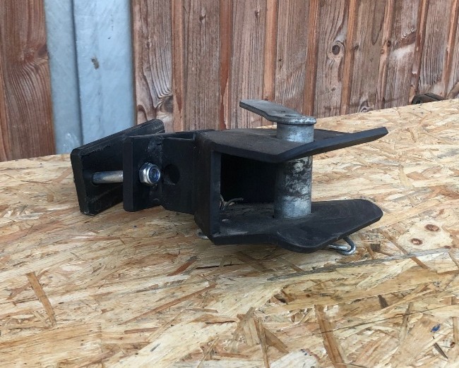 D4 attachment - tow hitch